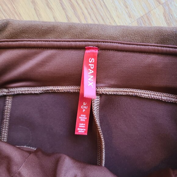 SPANX MID RISE FAUX SUEDE LEGGINGS STRETCH FITTED SEAMED RICH CARAMEL sz S - Picture 6 of 6